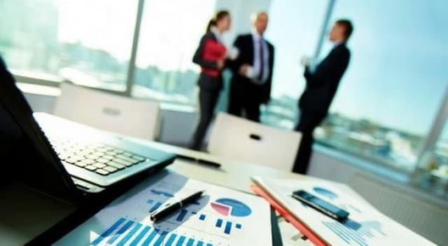 Proiectul de hotărîre de Guvern cu privire la aprobarea proiectului de lege privind modificarea şi completarea Legii nr. 451- XV din 30 iulie 2001 privind reglementarea prin licenţiere a activităţii de întreprinzător