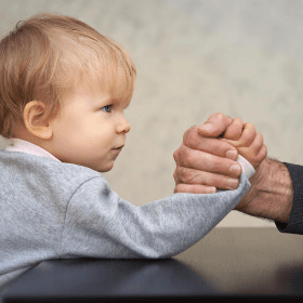 Cu privire la beneficierea de indemnizație paternală şi indemnizație de incapacitate temporară de muncă