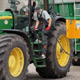 Agricultorii ar putea beneficia de subvenții complementare pentru acciza la motorină din FNDAMR