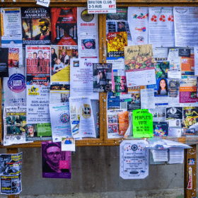 Сбор за рекламные устройства в случае информационных табло с обязательной информацией 