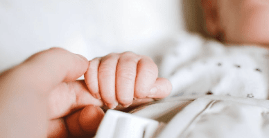 О равных правах обоих родителей на пособия по воспитанию ребенка до достижения им возраста 3 лет