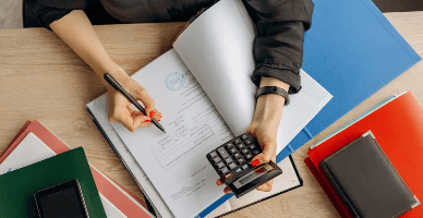 Se consideră livrare impozabilă la cota standard TVA preluarea terenurilor și bunurilor imobiliare în baza datoriei debitoare la creditele expirate acordate de către OCN, ce urmează a fi comercializate ulterior?