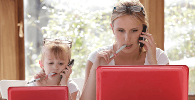 Reorganizarea unității în timpul aflării angajatei în concediu parțial plătit pentru creșterea copilului