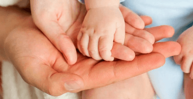 Об одновременном начислении пособий по разным страховым рискам матери и отцу ребенка