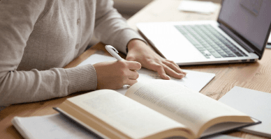 О порядке начисления страхового стажа лицу, отправленному предприятием на учебу 