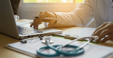 Включается ли в основу для исчисления пособия по временной нетрудоспособности пособие при увольнении, полученное за 3 месяца после сокращения работника?