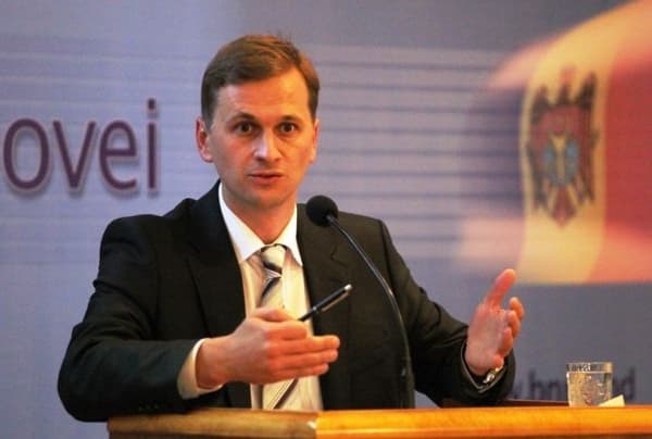 BNM nu va cheltui rezervele valutare pentru consolidarea leului