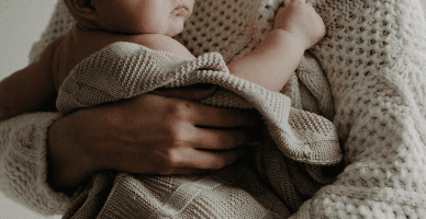 О праве родителей после назначения пособия до достижения ребенком возраста 3 лет устроится на новую работу